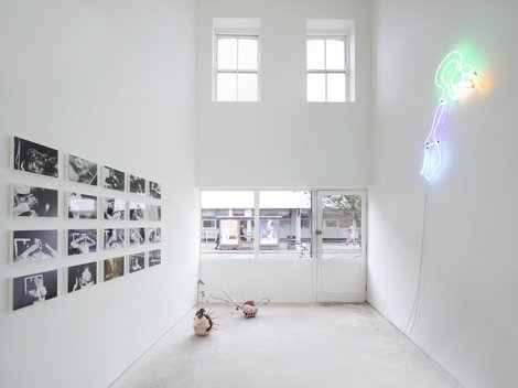 Meshes Of The Afternoon Installation View Roman Road London 07 June 20 August 2017 Courtesy Of Roman Road And The Artists Ollie Hammick 2 948X711